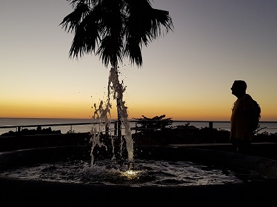 I call it: 'A fountain, a Greek and a palm tree'.