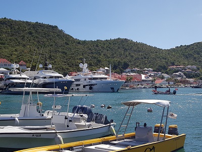 The Gustavia Marina with the Capitainerie to the left of the blue luxury yachts.