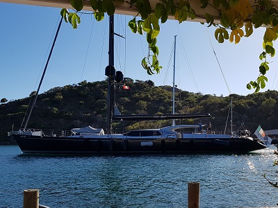 One of the many yawdropping, ultra modern, all composite super yachts. Only a few million euros floating by.